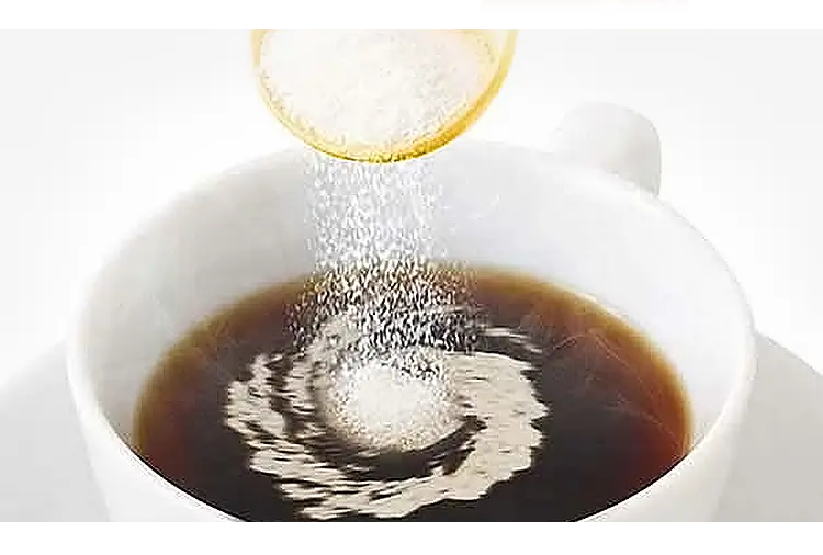 ひざコラの粉末をコーヒーなど飲み物に混ぜて摂取